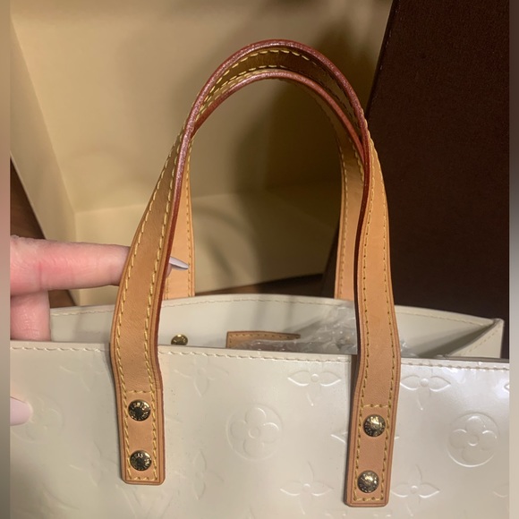 ❌Sold❌ Authentic Louis Vuitton Reade PM in white vernis leather - Picture 6 of 13